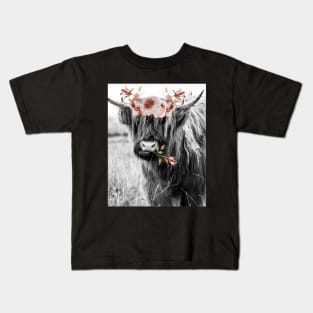 Highland Cow Portait with Watercolor Flowers Kids T-Shirt